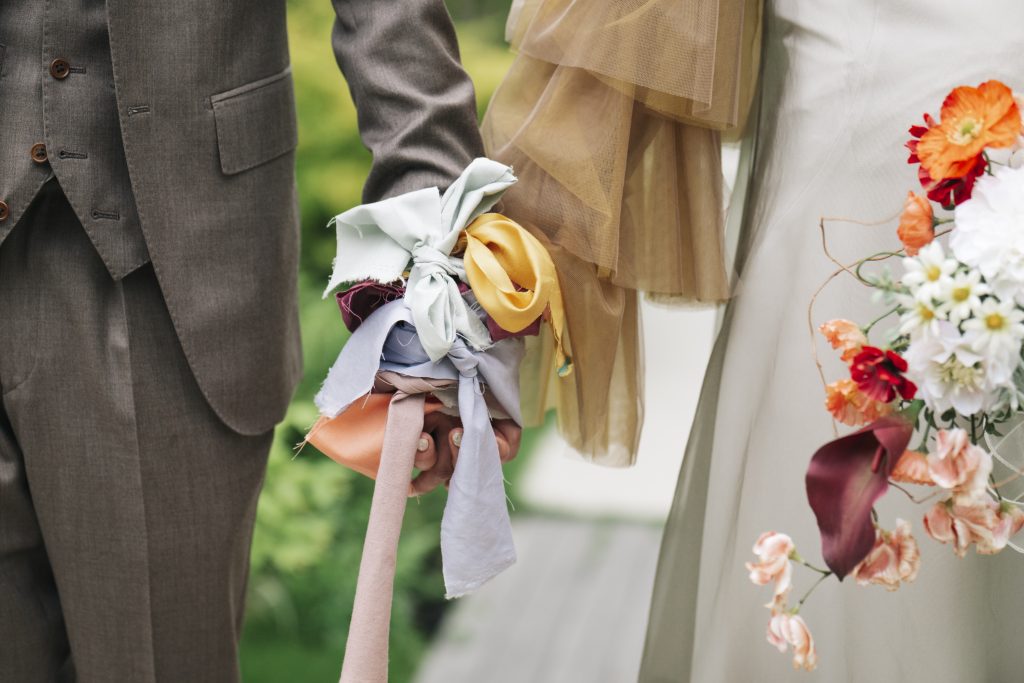 結婚式の日取り、大安にこだわる？仏滅は避けるべき？六曜の考え方と選び方